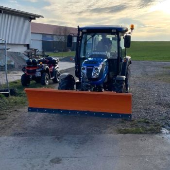 ARMIN-Hausmeisterdienst Traktor Schneeräumung